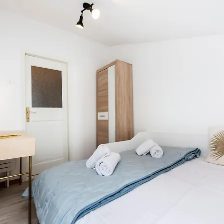 Old Charm Apartman *