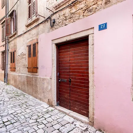 Apartment Old Charm *