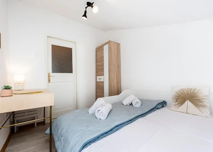 Old Charm Apartment *